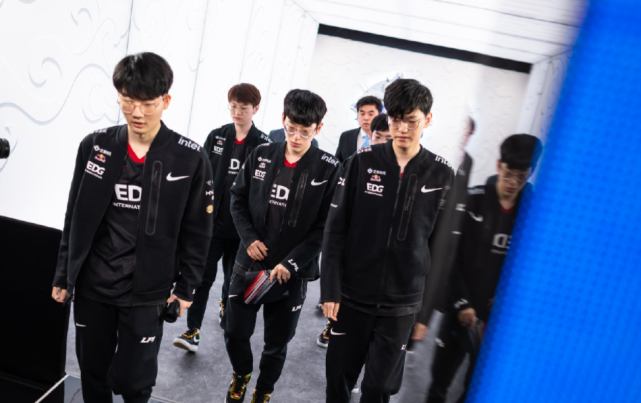 里获得了极 里获得了极