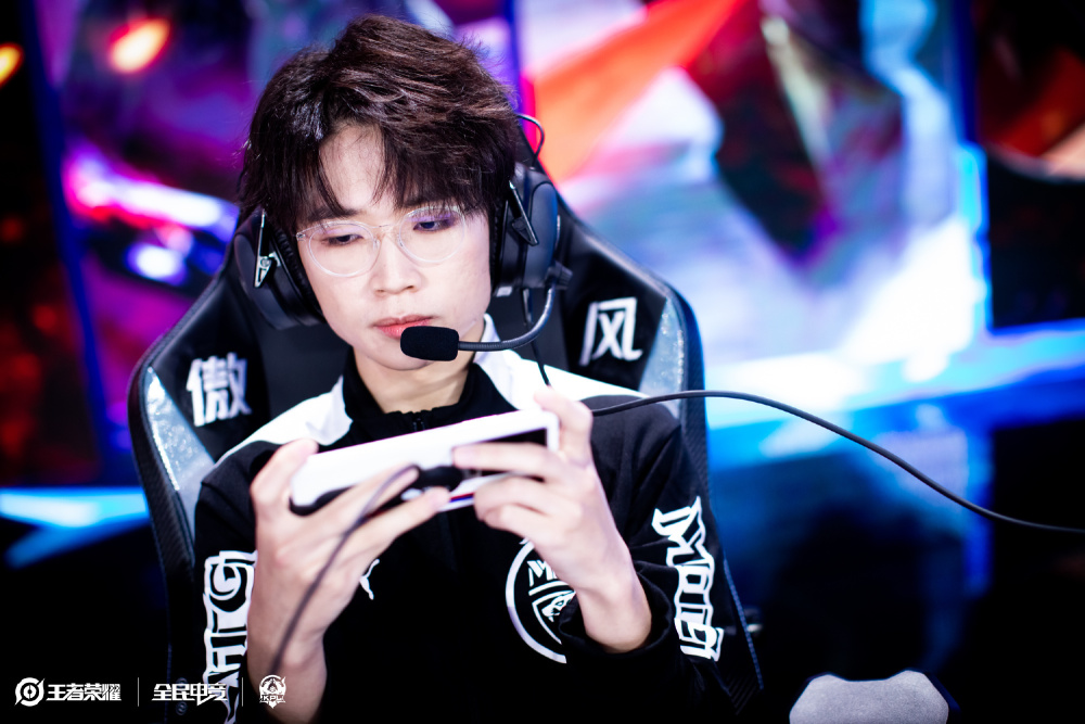 从教练到核 从教练到核