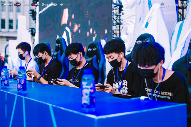 赛后采访中 赛后采访中