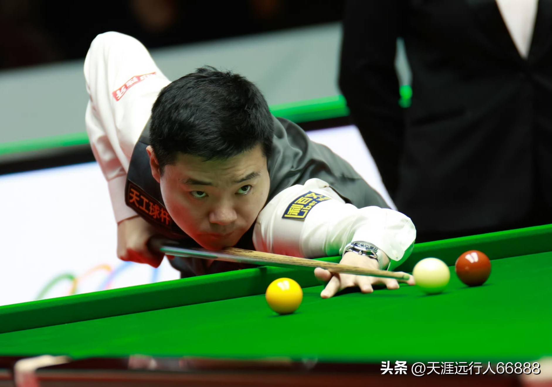 在防守上更 在防守上更